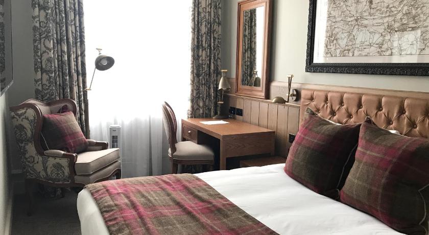 De Vere Wokefield Estate photo