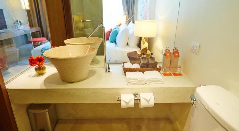Image of Deluxe Room with Balcony 2