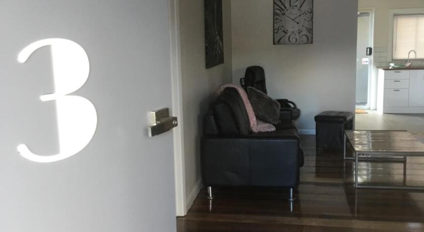 3ree- Spacious & Charming Apartment photo