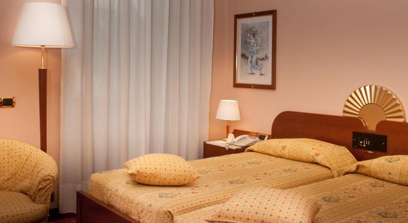 Image of Two Connecting Double or Twin Rooms 10
