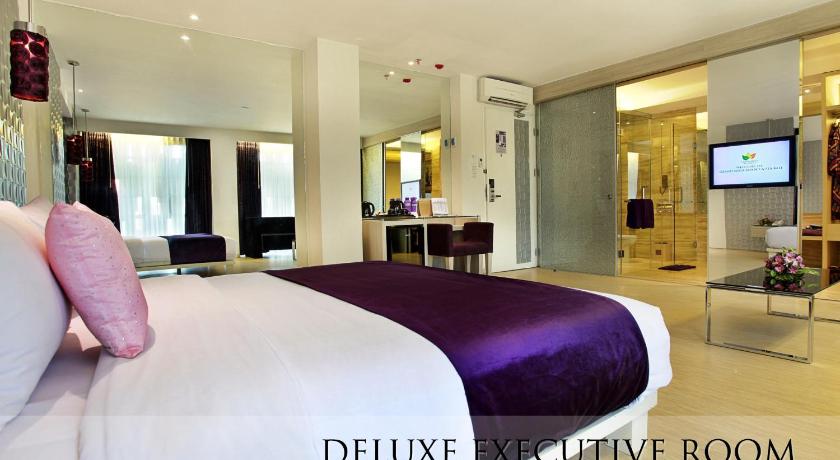 Image of Deluxe Pool View 7