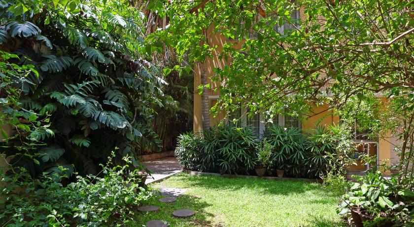 Hanu Reddy Residences Wallace Garden