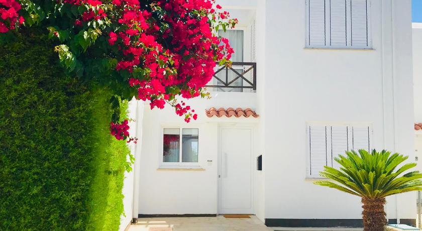 Tonia's Beach Apartment — Hotel in Larnaca