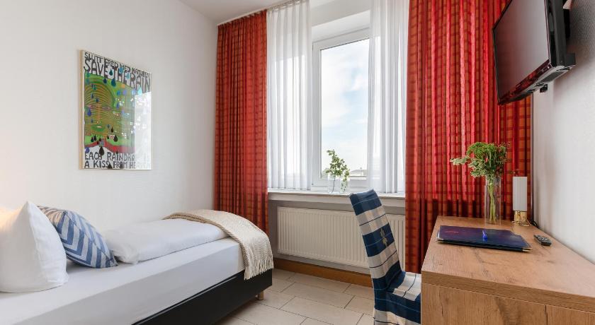 Hotel Conti Am Hauptbahnhof photo