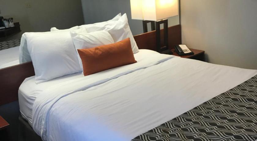 Microtel Inn & Suites by Wyndham Urbandale/Des Moines photo