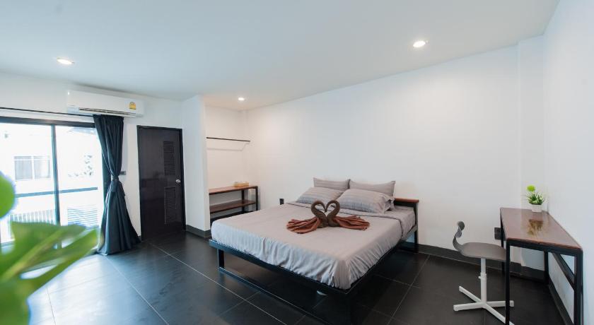 Image of King Bed 1
