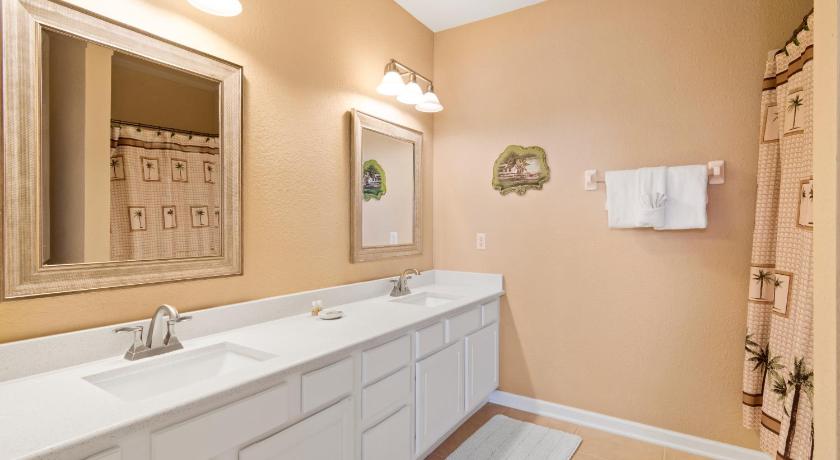 Image of Luxury Three-Bedroom Townhouse 16