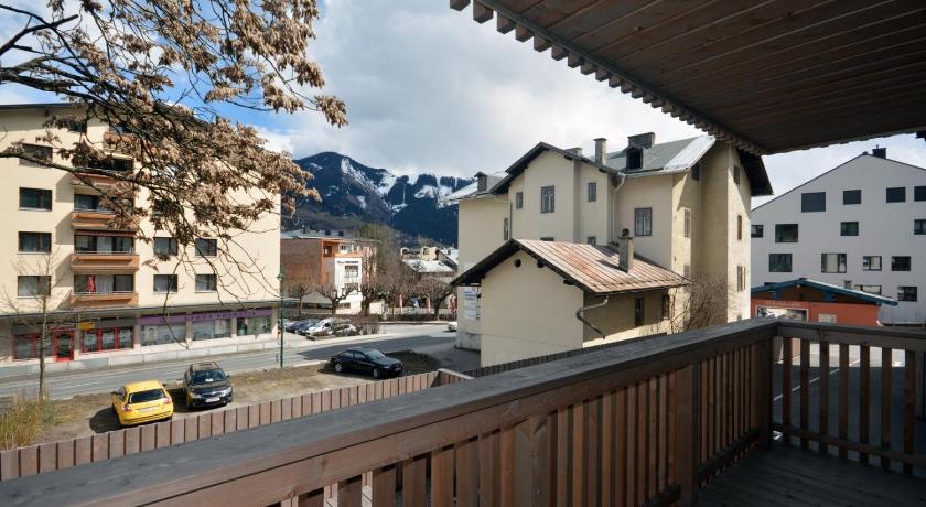 Image of Three-Bedroom Apartment with Balcony 1