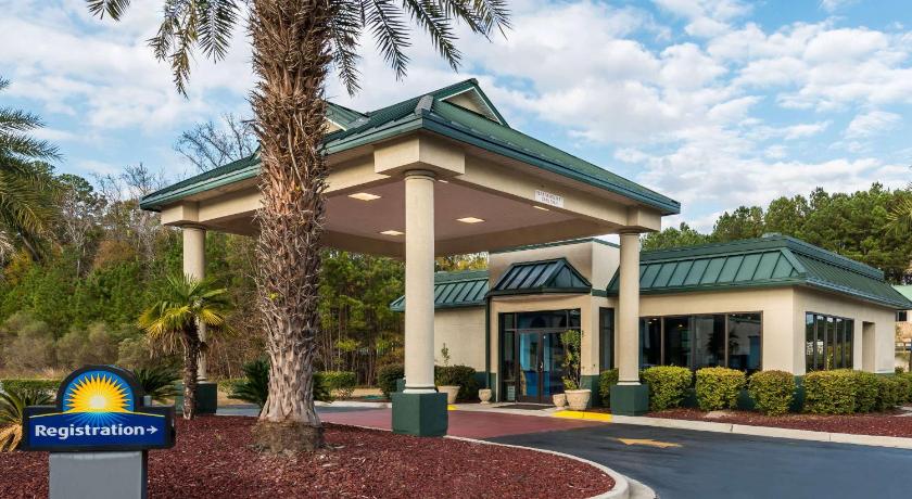Days Inn by Wyndham Richmond Hill/Savannah photo