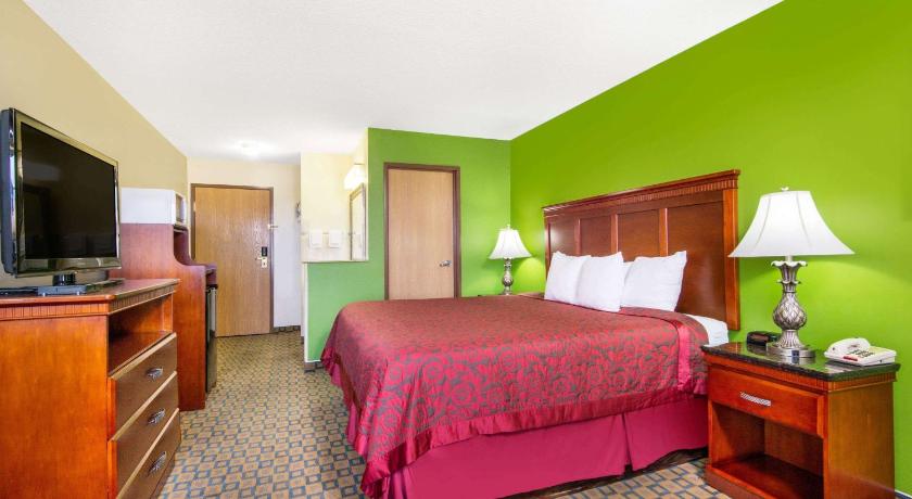 Days Inn & Suites by Wyndham Wichita