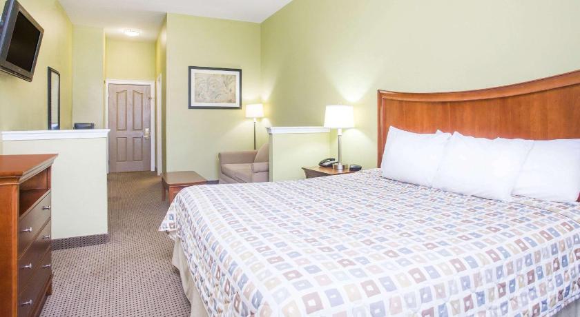 Days Inn & Suites by Wyndham Swainsboro