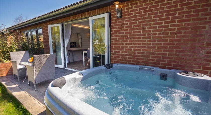 Image of Island Chalet Lakeside 4 Berth with Hot Tub Pet Free 4