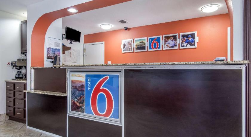 Motel 6-Marshall, TX