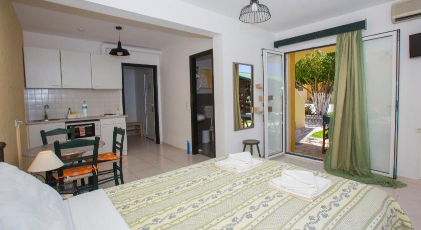 Image of Studio (2 Adults) 0