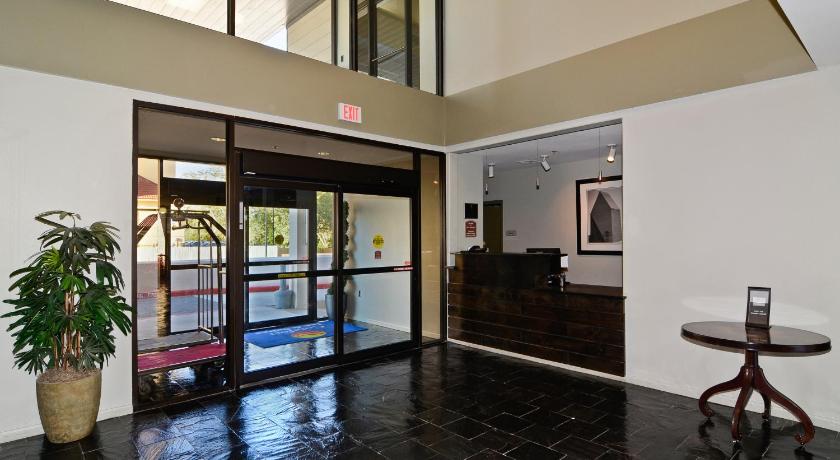 Baymont by Wyndham Columbus photo