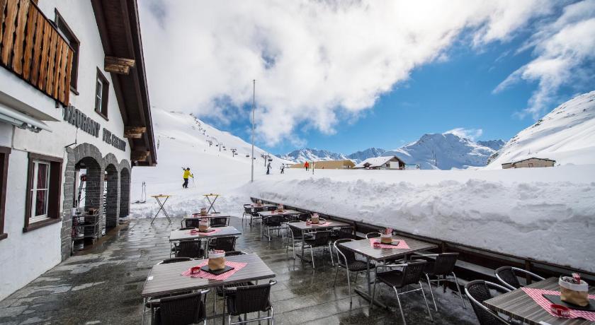 Berggasthaus Piz Calmot photo