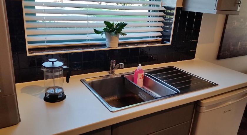 New Contemporary Flat minutes from Airport & NEC photo
