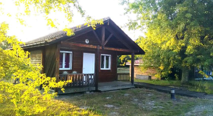Camping familial les chalets d'Uza — Hotel in Uza
