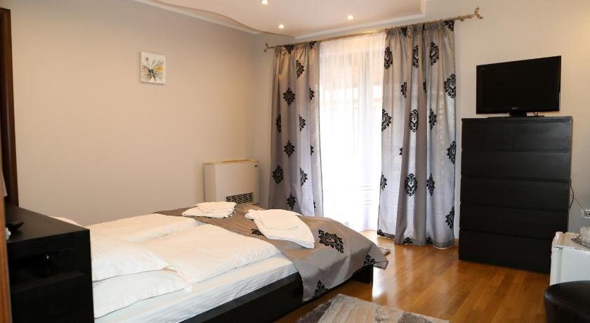 Oli House photo