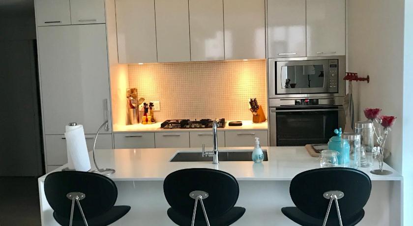 Luxury 1 Bedroom Condo With Hot Tub Apartment Calgary Ab