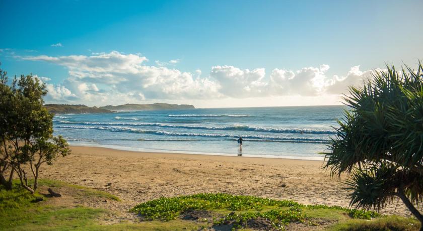 ArtHOUSE Beachfront Accommodation Emerald Beach photo