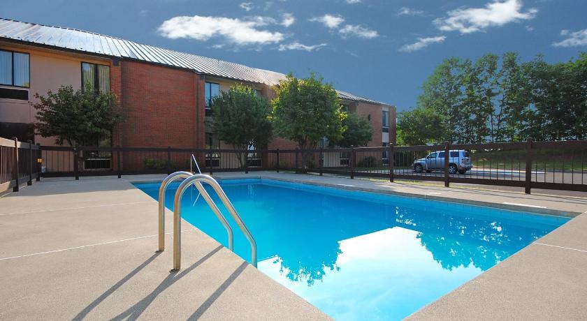 Baymont by Wyndham Rocky Mount photo