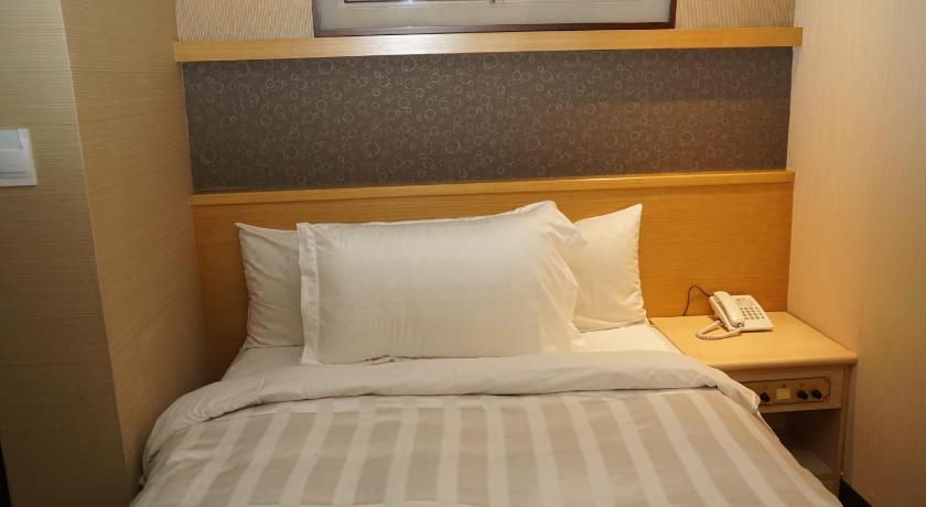 Image of Single Room 6