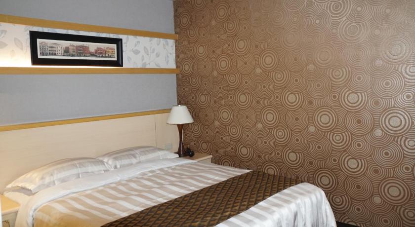 Image of Economy Double Room without window 7