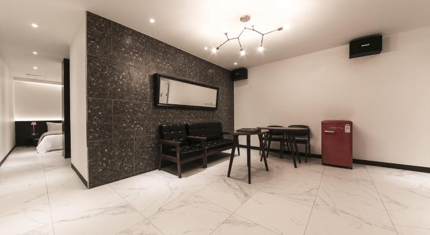 Plum Hotel photo