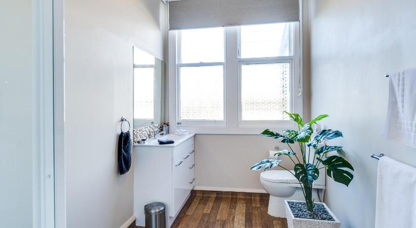 Image of Deluxe Queen Suite 2