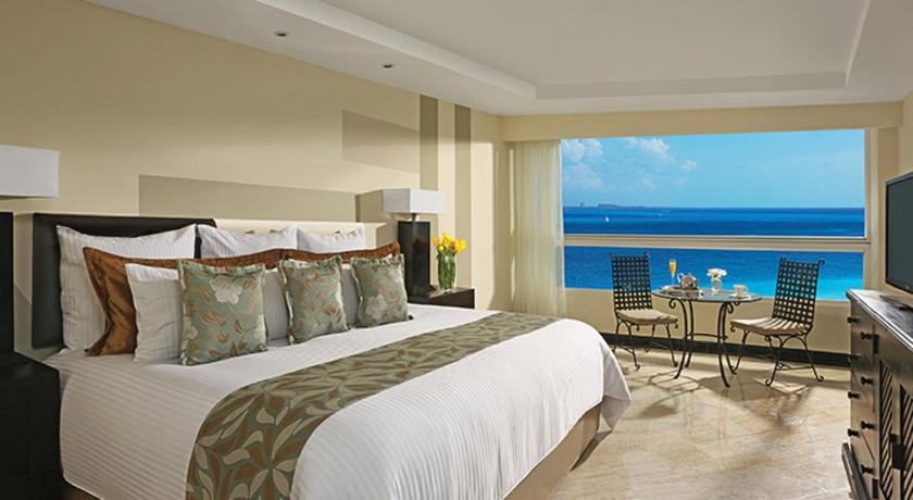 Image of Deluxe Ocean Front King - All Inclusive 3