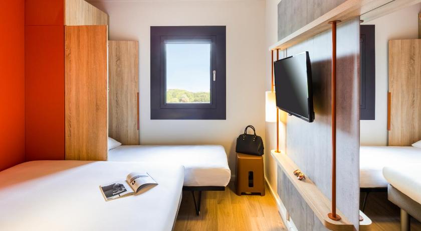 Immagine di TRIPLE - Room with a large bed and a pull-out b ed 0