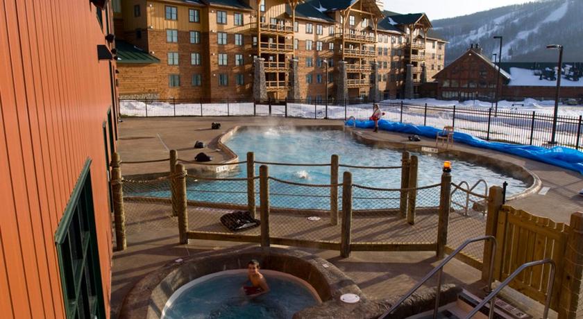 Hope Lake Lodge & Indoor Waterpark