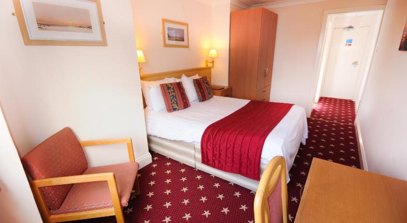 Denewood Hotel photo
