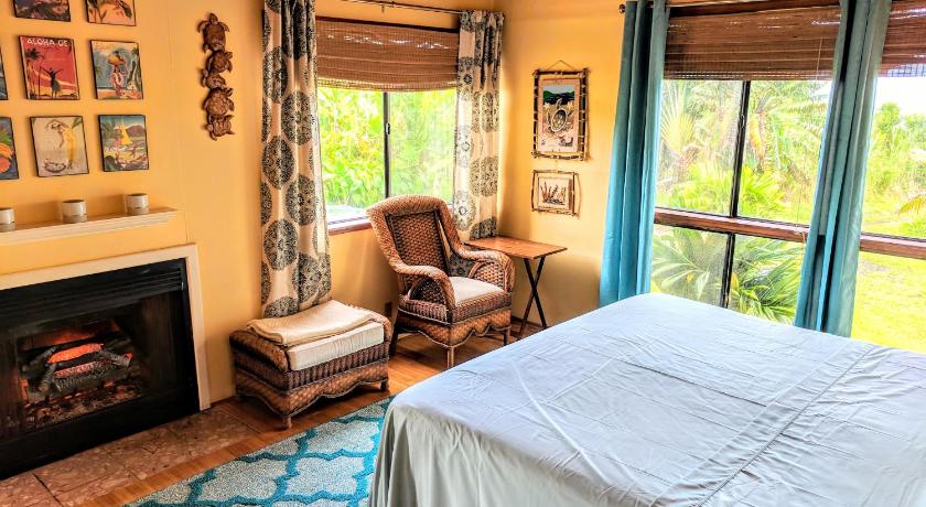 Image of King Room with Shared Bathroom 0