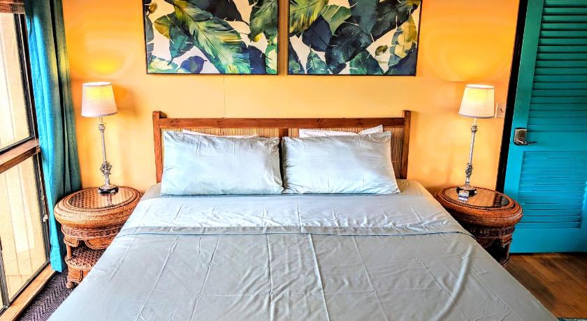 Image of King Room with Shared Bathroom 9