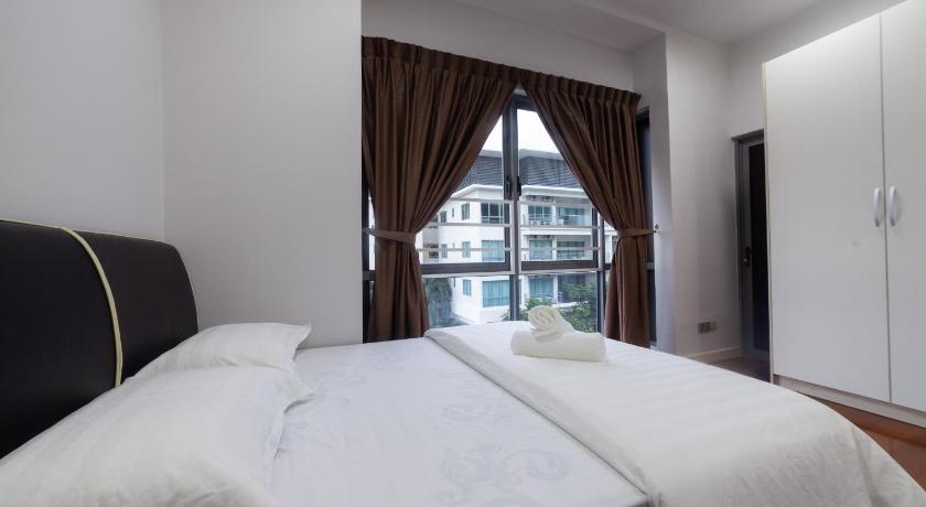 Image of Apartment with Pool View 7