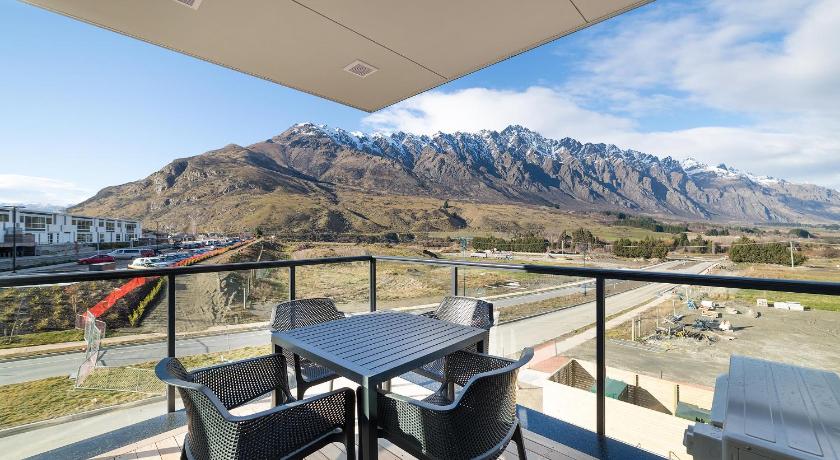 Executive 2 Bedroom Apartment Remarkables Park photo
