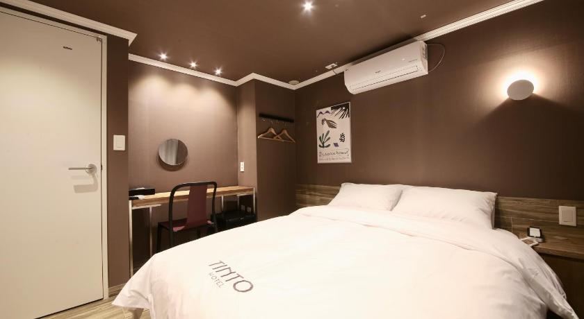 Image of Standard room with private bathroom - Non-smoking 8