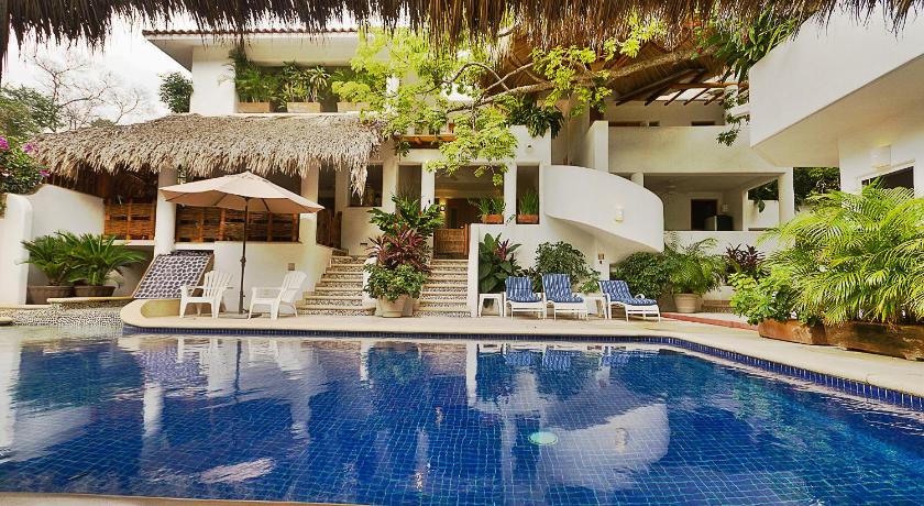 Villas Naomi — Hotel in Zihuatanejo