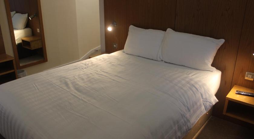 Corona Hotel Rotherham Sheffield Meadowhall photo