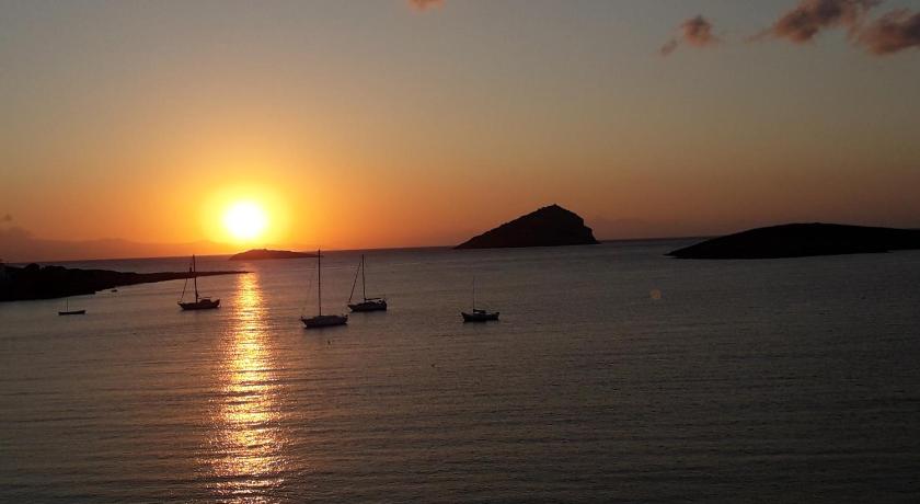 Kalos Gialos Sunrise Apartment — Hotel in Porto Rafti