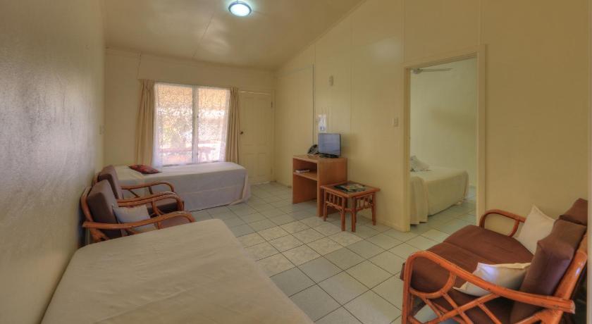 Image of Family Room with Garden View 11