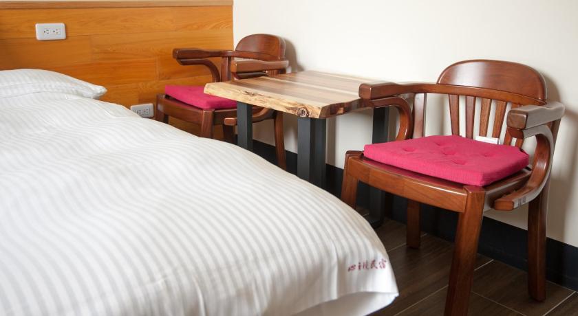 Image of Standard King Room 7