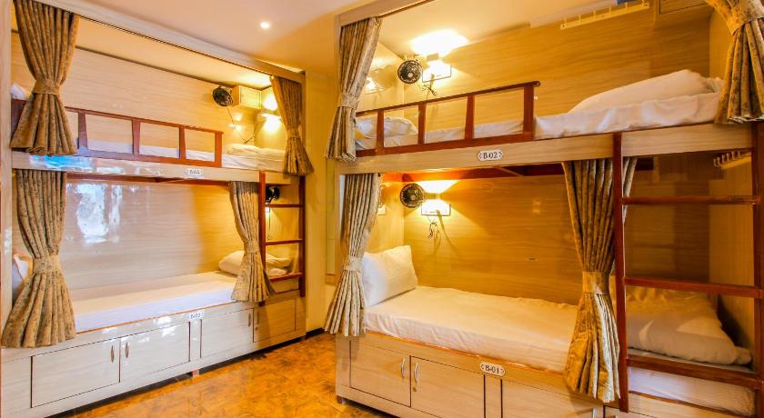 Hygeinic Airport Dormitory Near by BOM photo