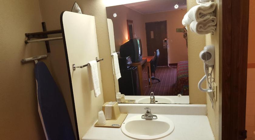 Scottish Inn Knoxville photo