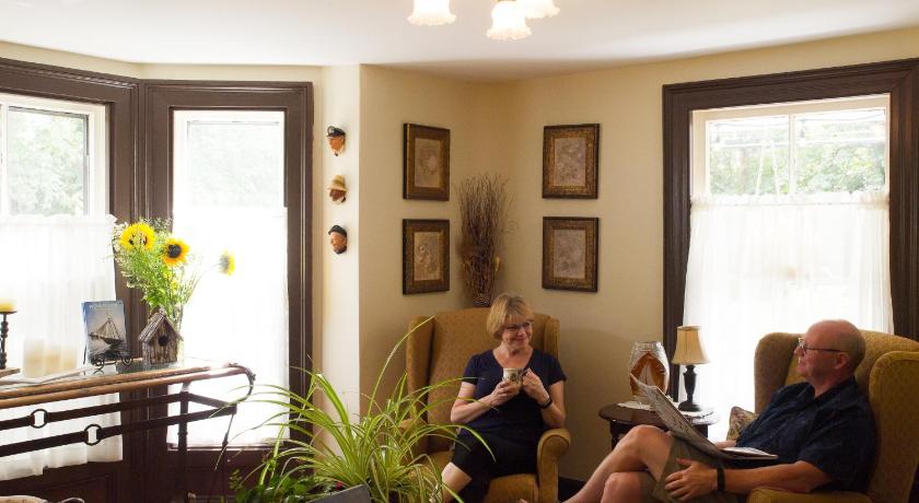 Farmhouse Inn B&B photo