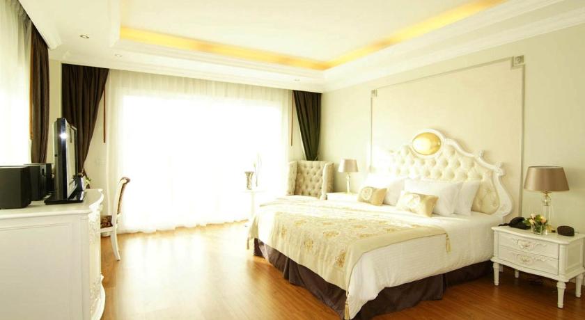 Image of Deluxe Double Bed 13
