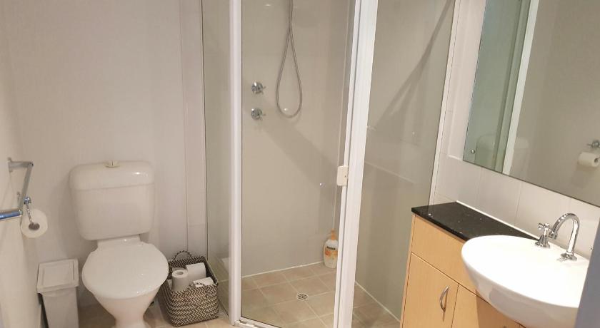 Spacious 4 BR and 2 Bathrooms City Apartment photo