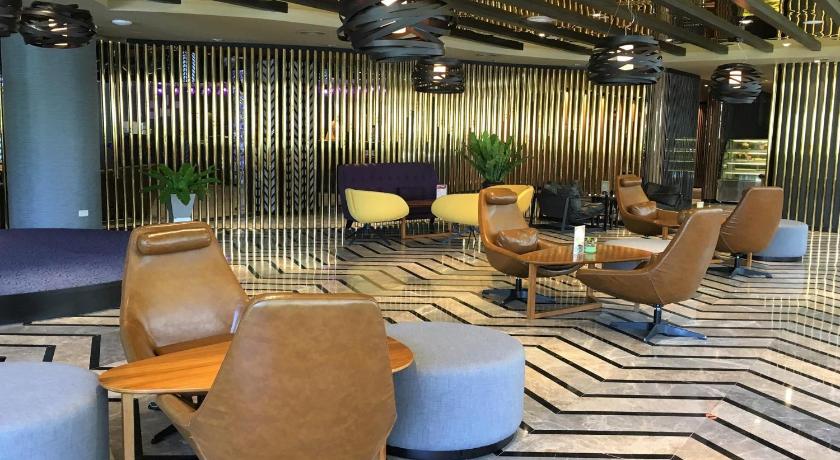 ハートヤイ M Hotel Danok 4つ星 ホテル プール